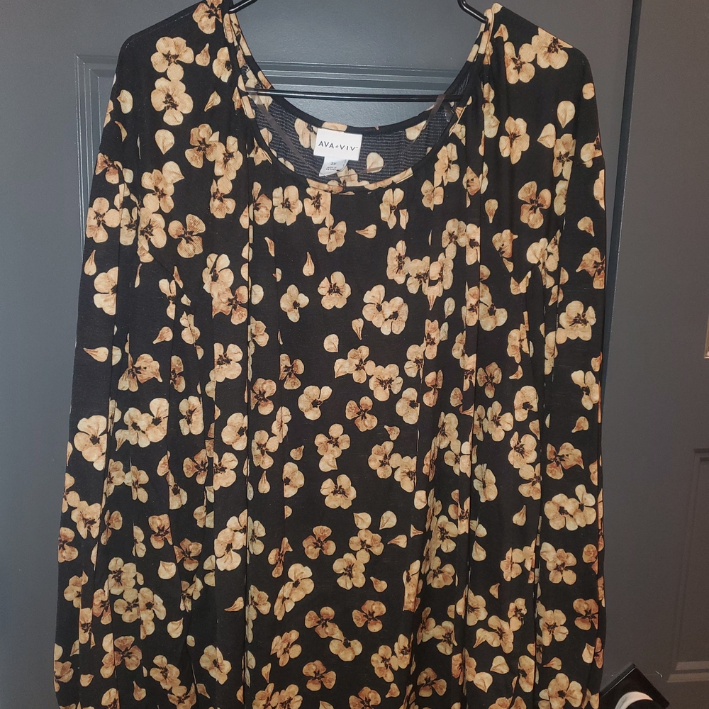 Ava & Viv Black and Tan Floral Blouse